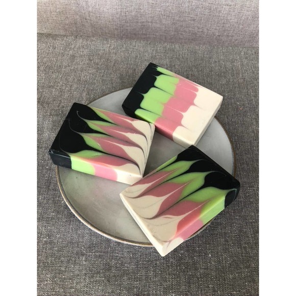Taiwan swirl Handmade Artesan Soap with activated charcoal - Picture 3 of 9